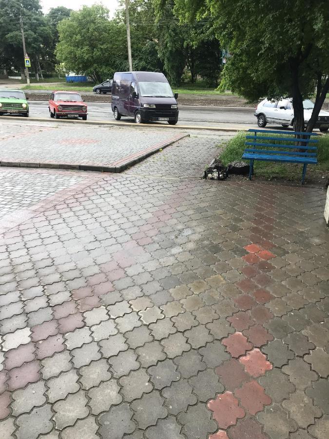 Чудова Квартирка В Кам'Янці -Подільському カームヤネツィ・ポジーリシクィイ エクステリア 写真